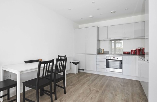 Brondesbury Park Apartment | Modern 2 Bed 2 Bath with Patio Access