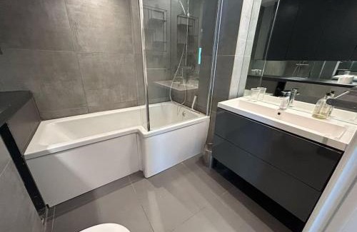 Evelyn Apartment | Modern 2-bed Apartment 5 mins from London Bridge