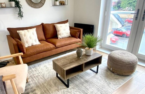 Handsworth Apartment | Modern 2 Bed Apartment/Free Parking/Near City/Self-Check In