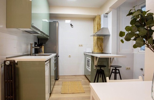 Ciudad Lineal Apartment | Modern 2 Bed Apartment near Las Ventas