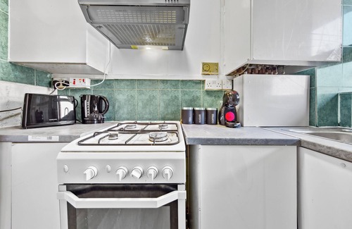 Walworth Apartment | Modern 2-Bed Apartment Sleeps 7