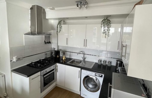 Torquay City Centre Apartment | Modern 2 bed Apartment With sea Views