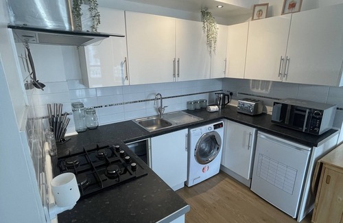 Torquay City Centre Apartment | Modern 2 bed Apartment With sea Views