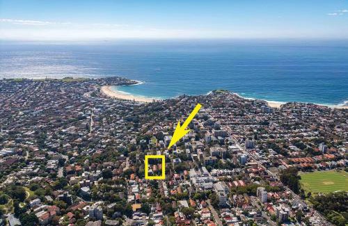 Bondi Apartment | Modern 2-Bed Apartment with Parking near Bondi Beach