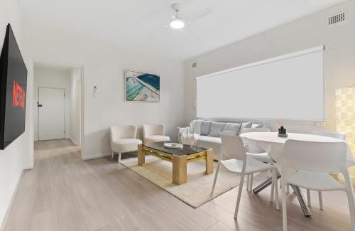 Bondi Apartment | Modern 2-Bed Apartment with Parking near Bondi Beach