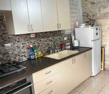 Safed Old City Apartment | Modern 2-Bed Cave on HaAri