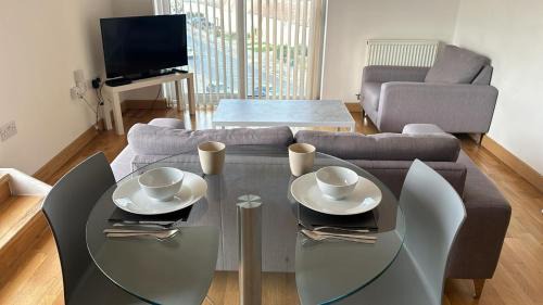 Southend-on-Sea Apartment | Modern 2 bed flat with balcony
