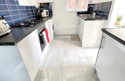Moseley Apartment | MODERN 2-bed Flat in Moseley: free wifi.
