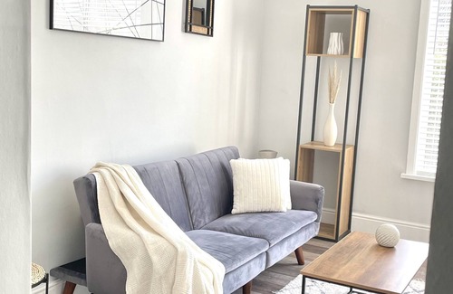 Moseley Apartment | MODERN 2-bed Flat in Moseley: free wifi.