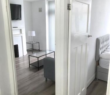 Edmonton Apartment | Modern 2 bed flat near Tottenham Hotspur Stadium