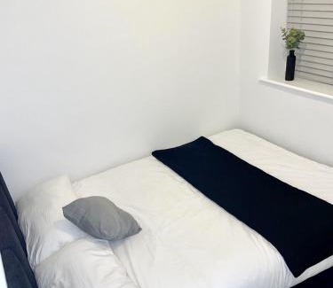 Edmonton Apartment | Modern 2 bed flat near Tottenham Hotspur Stadium