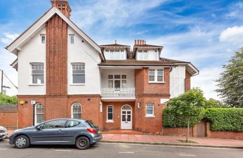 West Hampstead Apartment | Modern 2 Bed Flat - Sleeps 6 - With Garden - West Hempstead - Near Station