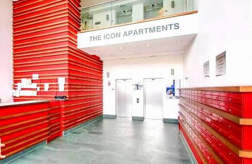Basildon Apartment | Modern 2 Bed Flat with parking Next to Basildon Station