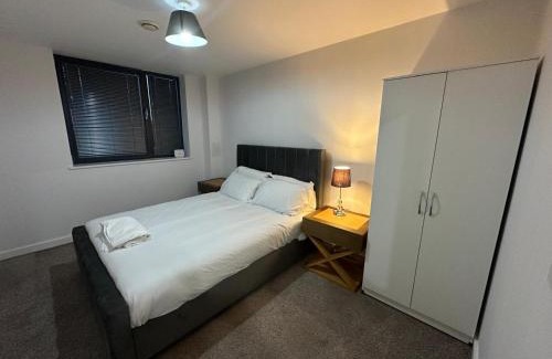 Basildon Apartment | Modern 2 Bed Flat with parking Next to Basildon Station