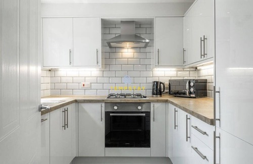 Langley Marish House | MODERN 2 BED & FREE PARKING-NEAR HEATHROW/PINEWOOD