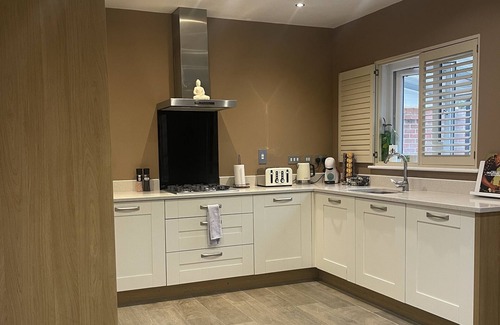 Coton Apartment | Modern 2 Bed GF apartment