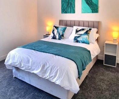 Cleethorpes Villa | Modern 2 Bed House, Cleethorpes - Contractors Welcome!