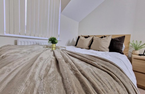 Cribbs Causeway Apartment | MODERN 2 Bed House, Near MOD, UWE, CITY CENTRE