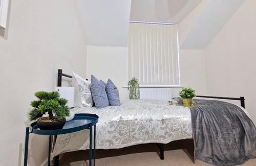 Cribbs Causeway Apartment | MODERN 2 Bed House, Near MOD, UWE, CITY CENTRE