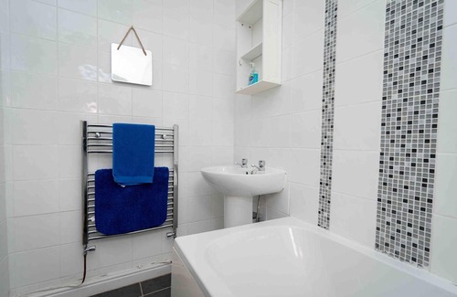 Liverpool House | Modern 2-bed House Liverpool Close to Aintree Hosp