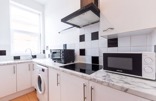 Portsmouth House | Modern 2-Bed House Near Seafront, Portsmouth