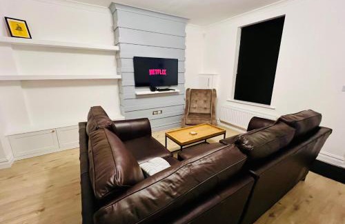 Blyth House | Modern 2-bed in Blyth centre