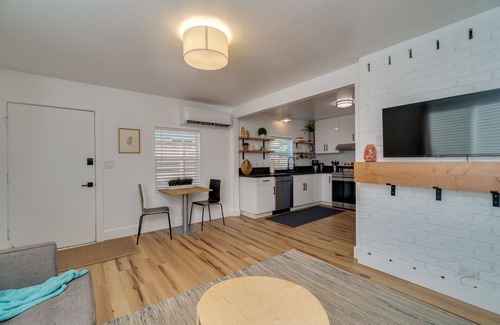 Creston - Kenilworth House | Modern 2 bed + office Home, Fenced Yard, Pet Friendly