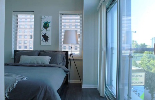 North Kansas City Apartment | Modern 2-Bedroom Stunning Views