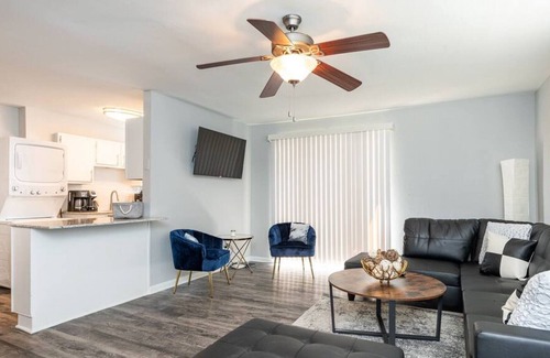 NoDa Apartment | Modern 2 Bed x 2 Bath Apartment - 5 Mins from NoDa