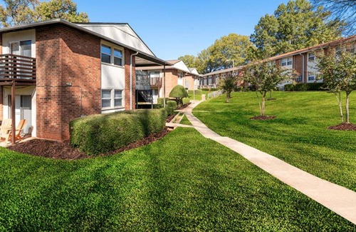 NoDa Apartment | Modern 2 Bed x 2 Bath Apartment - 5 Mins from NoDa