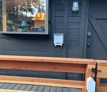 Yosemite Forks House | Modern 2 Bedrm Kids, Dog, Hot Tb, Game Room, 9 min Bass Lake