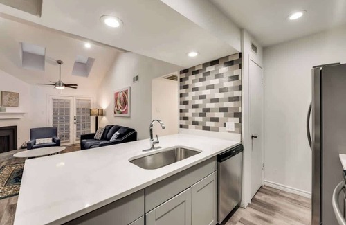 Vickery Meadow Apartment | Modern 2-Bedroom, 2-Bath Apartment In Dallas