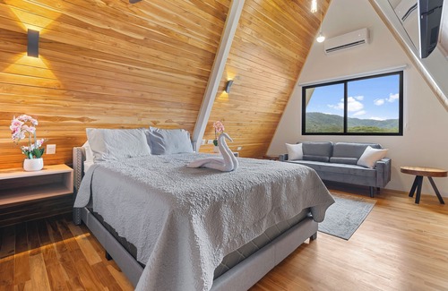 Potrero Hotel | Modern 2 Bedroom A-Frame w/Loft - Wi-Fi, A/C, Kitchen, Near Beach, Gameroom