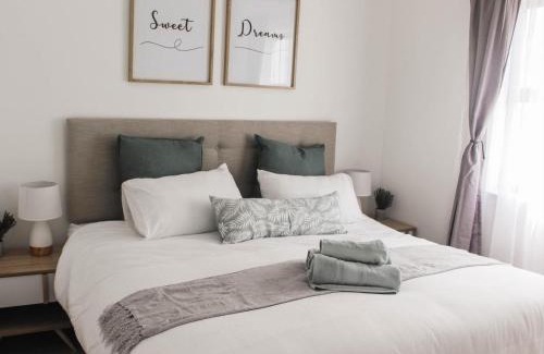 Gordon's Bay Apartment | Modern 2 bedroom apartment close to shops & beach