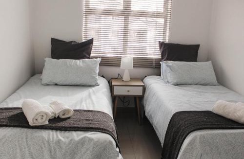 Gordon's Bay Apartment | Modern 2 bedroom apartment close to shops & beach