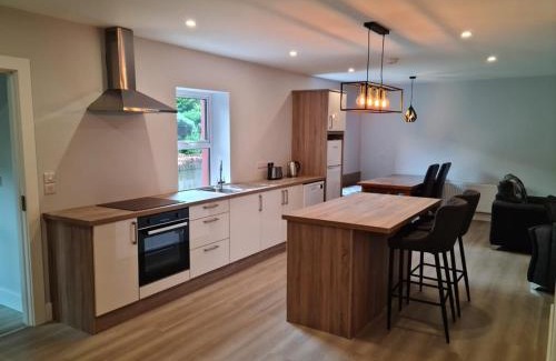 Glenbeigh Apartment | Modern 2 bedroom Apartment with River views
