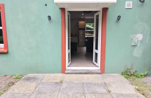 Glenbeigh Apartment | Modern 2 bedroom Apartment with River views