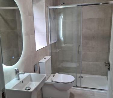 Glenbeigh Apartment | Modern 2 bedroom Apartment with River views