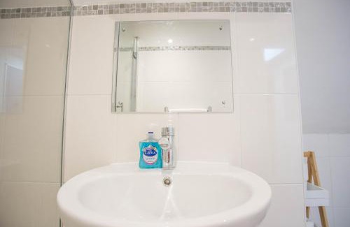 Kidlington Apartment | Modern 2 Bedroom Apartment in Kidlington, Near Oxford Airport & Blenheim Palace