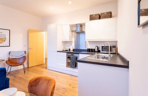 Redhill Apartment | Modern 2- Bedroom Apartment Redhill Central, Surrey, Gatwick #5