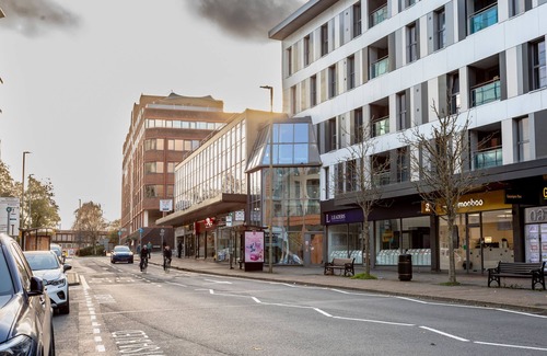 Redhill Apartment | Modern 2- Bedroom Apartment Redhill Central, Surrey, Gatwick #5
