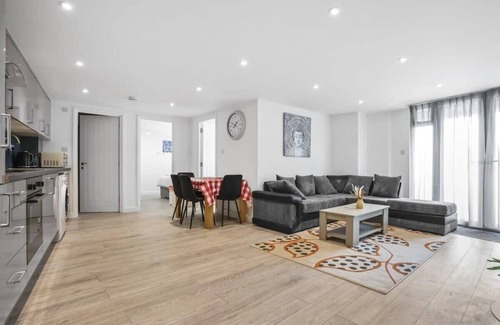 Woking Apartment | Modern 2 Bedroom Apartment in Central Woking