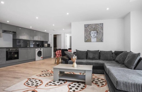 Woking Apartment | Modern 2 Bedroom Apartment in Central Woking