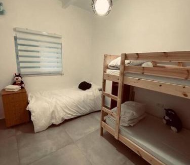 Nachlaot Apartment | Modern 2 bedroom Apartment with Private Balcony
