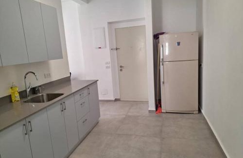 Nachlaot Apartment | Modern 2 bedroom Apartment with Private Balcony