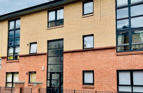 East End Apartment | Modern 2 Bedroom Apartment With Free Parking