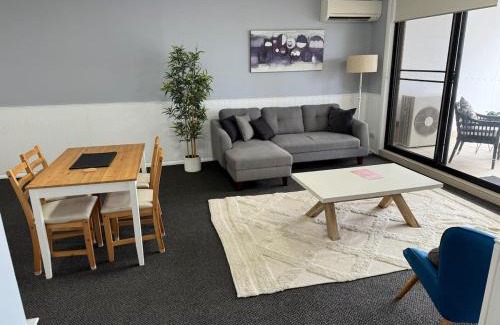 Parramatta Apartment | Modern 2-Bedroom Apartment 7mins to Paramatta Train Station