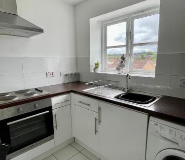 Paisley Apartment | Modern 2 bedroom apartment near Glasgow Airport