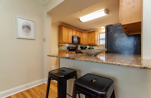 Lake Shore - Lake Vista Condo | Modern 2 bedroom Condo in Excellent Location, Steps to Lake Pontchartrain