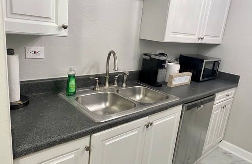 Peachtree Center Condo | Modern 2 bedroom Condo w/Skyline View